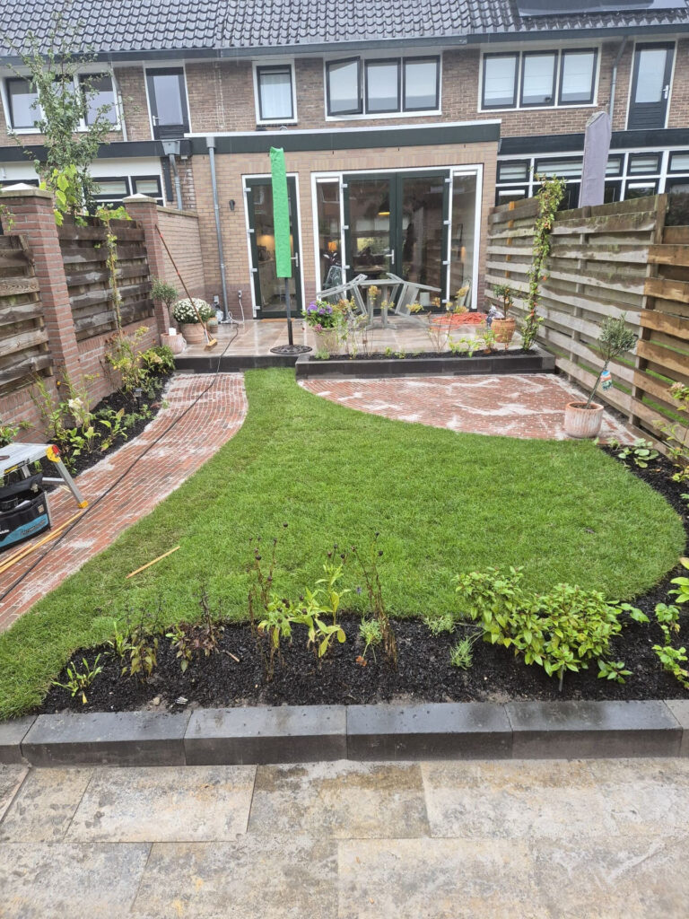 Gazon aanleg Hilversum Robert Sterk 1 e1769179910854 - Gazon aanleg